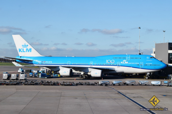 Boeing 747-406M
